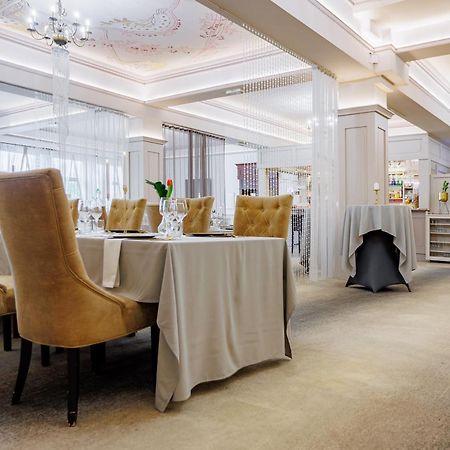 Hotel Cristal Park Dąbrowa Tarnowska Esterno foto