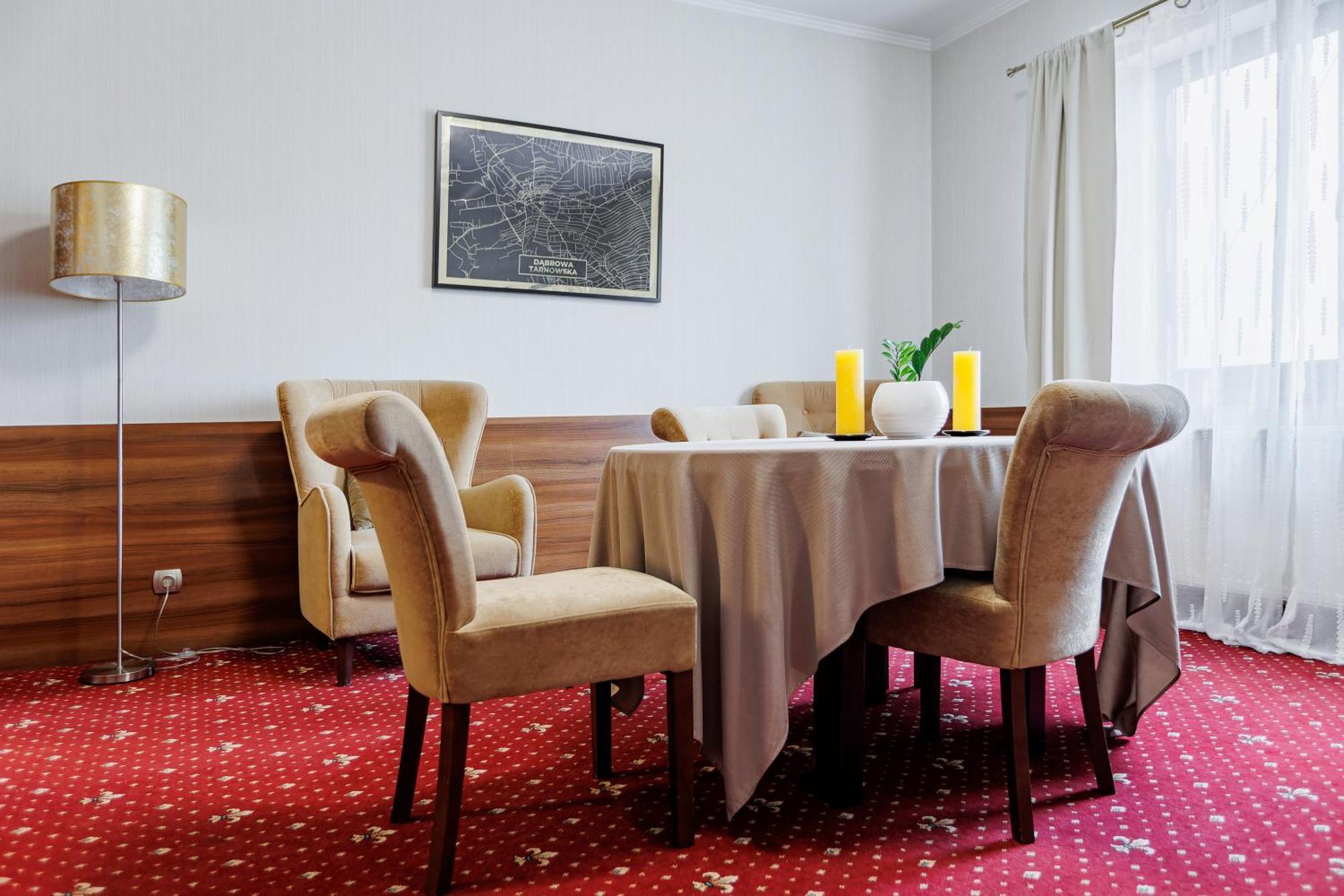 Hotel Cristal Park Dąbrowa Tarnowska Esterno foto