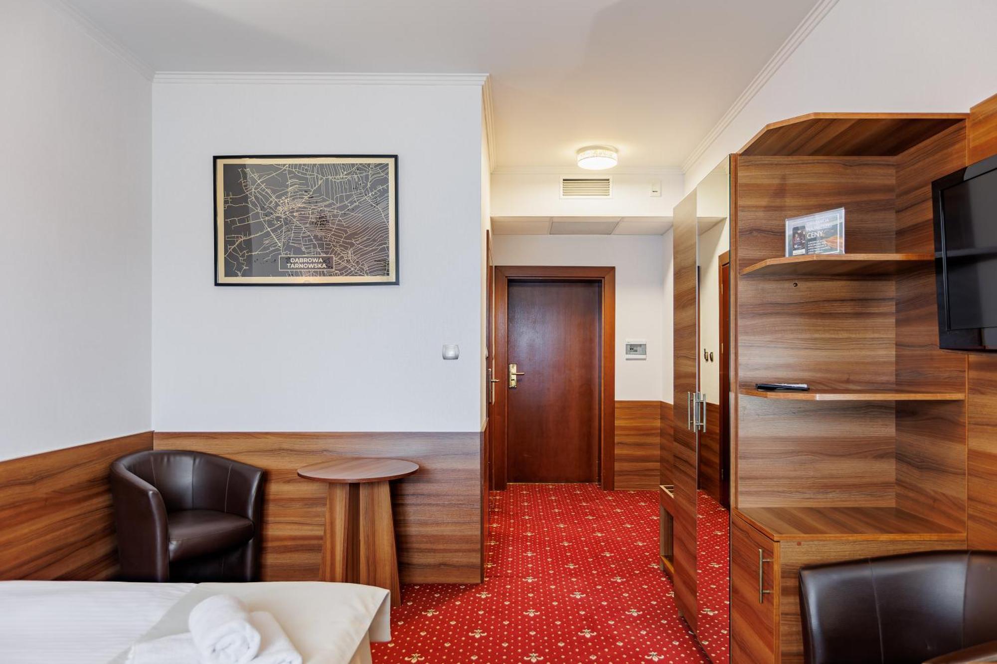 Hotel Cristal Park Dąbrowa Tarnowska Esterno foto