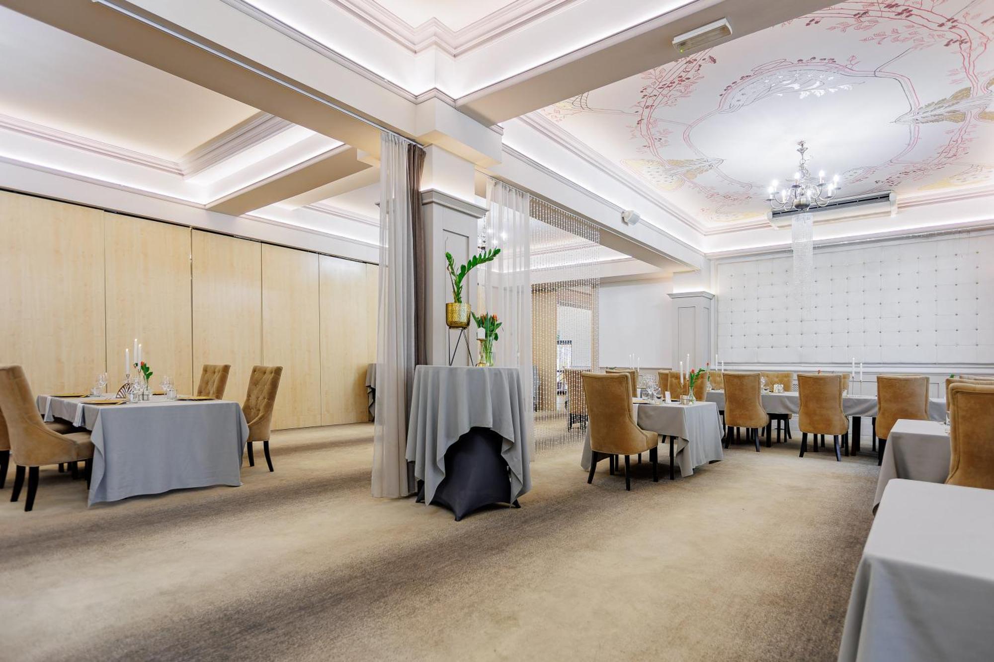 Hotel Cristal Park Dąbrowa Tarnowska Esterno foto
