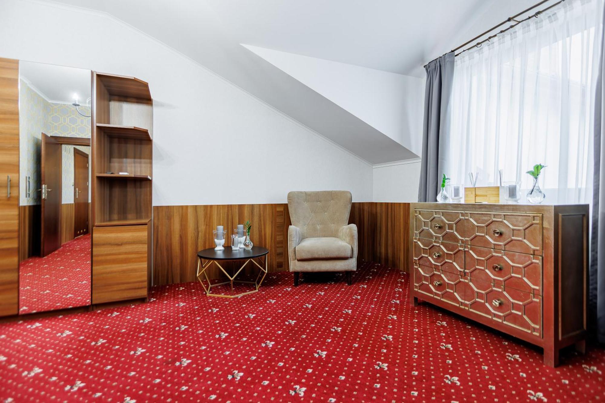 Hotel Cristal Park Dąbrowa Tarnowska Esterno foto