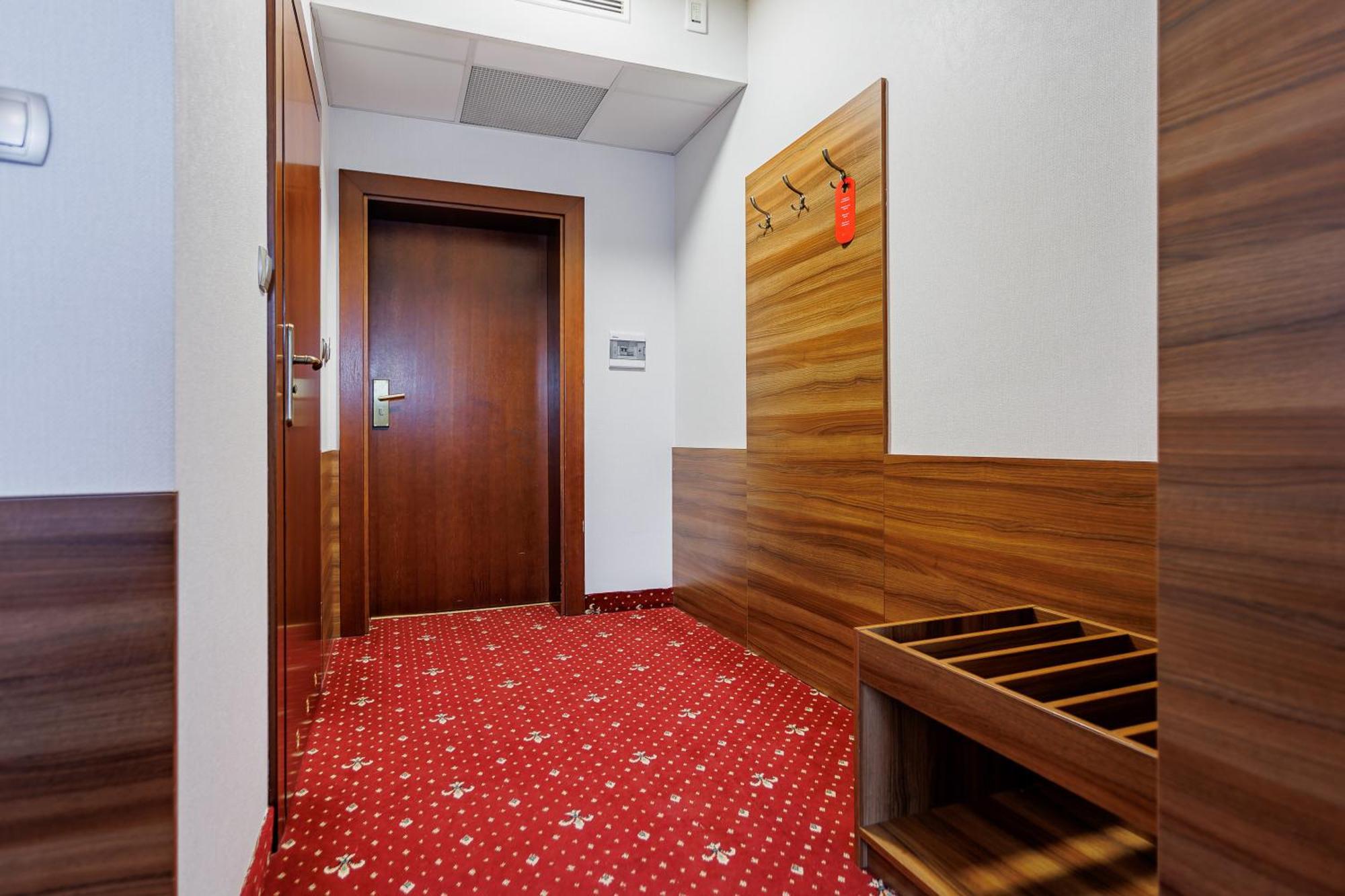 Hotel Cristal Park Dąbrowa Tarnowska Esterno foto